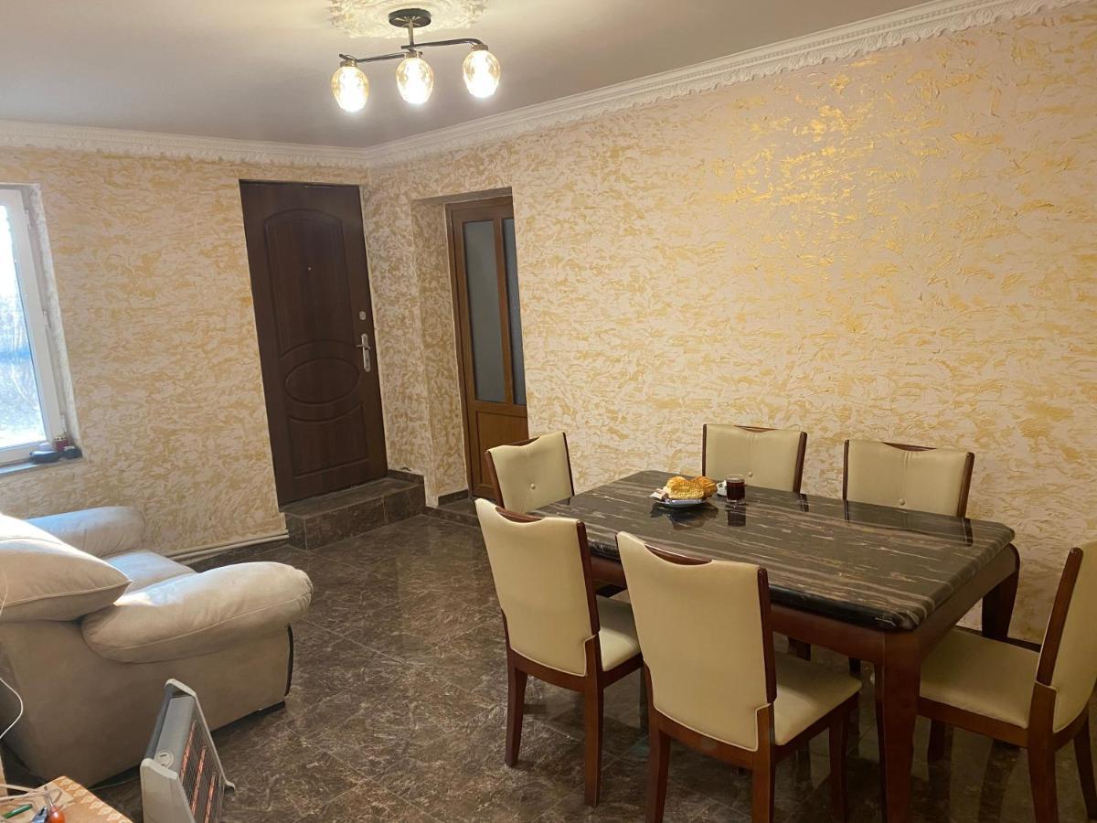 Friend'S House Rooms Near Airport Ghukasavan Exterior foto