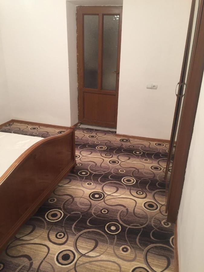 Friend'S House Rooms Near Airport Ghukasavan Exterior foto