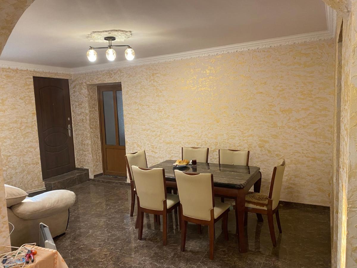 Friend'S House Rooms Near Airport Ghukasavan Exterior foto