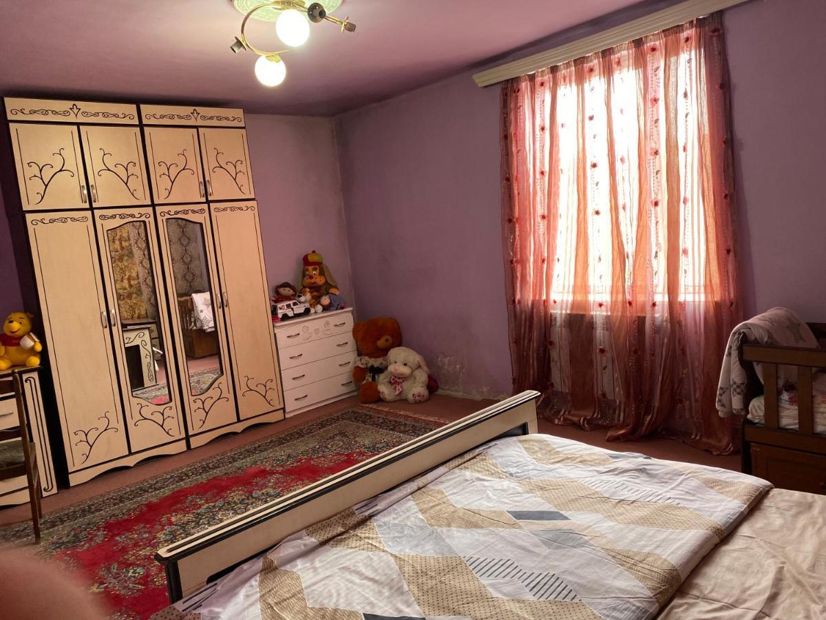 Friend'S House Rooms Near Airport Ghukasavan Exterior foto