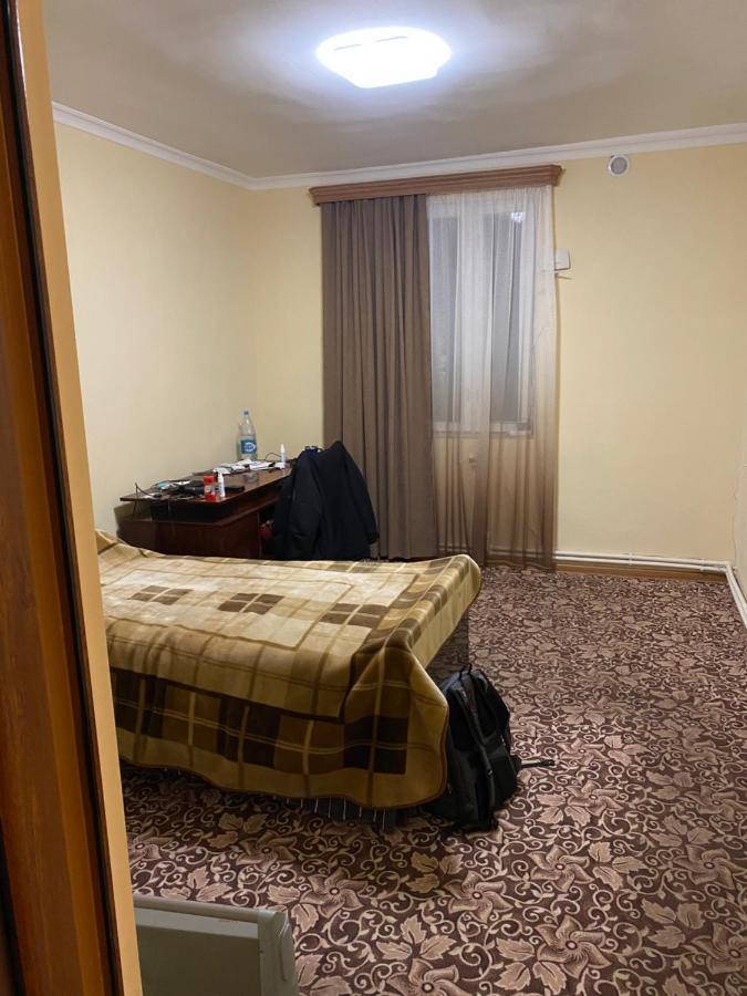 Friend'S House Rooms Near Airport Ghukasavan Exterior foto